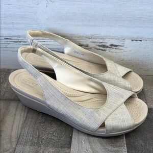 Women's Crocs Leigh Ann Shimmer Oyster Shimmer Canvas Wedge Sandals Shoes Sz 9